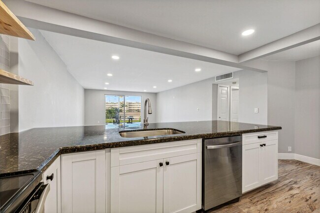 Photo - 200 SE 5th Ave Unidad 406