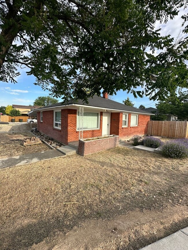 Building Photo - Great location in Meridian for this 3 bedr...