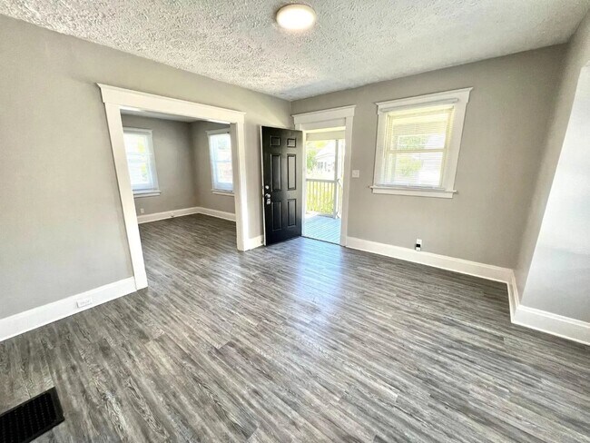 Photo - 1823 Sundale Ave