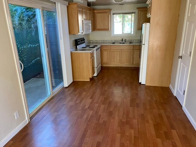 Photo - Downtown 2 bedroom ground floor apartment Unit #14