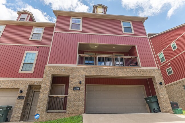 Building Photo - 2805 W Lakewood Dr
