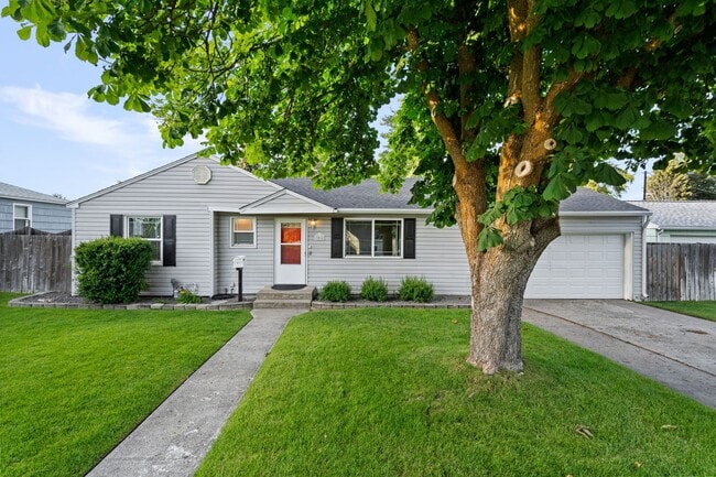 Spacious Five Bedroom Shadle Park Rancher - Spacious Five Bedroom Shadle Park Rancher House