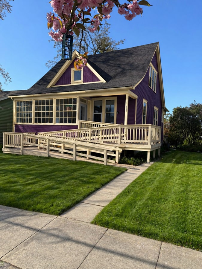 Pre-leasing Today, 4 Bedroom Home in the York Neighborhood - Pre-leasing Today, 4 Bedroom Home in the York Neighborhood