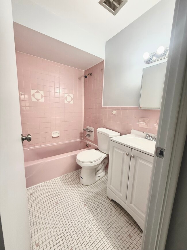 Photo - 2969 Four Towers Dr Unidad 9