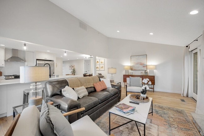 Photo - 2890 N Mountain Rd Unidad ID1324061P