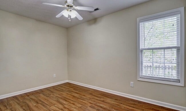 Photo - 3 Bedroom Home located Close To Carolina Beach