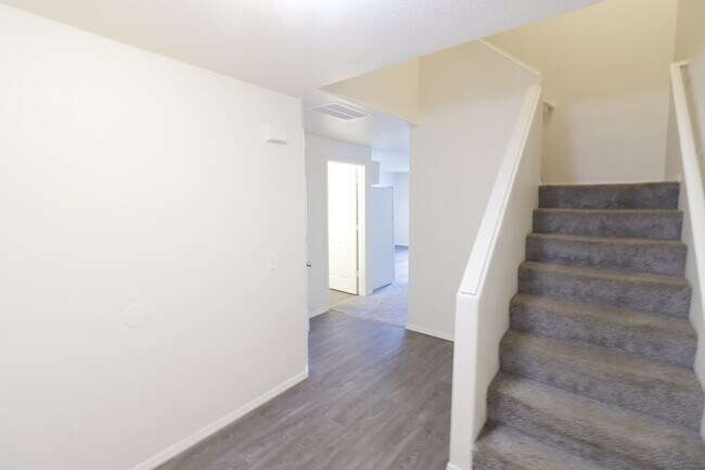 Photo - Newly updated Spacious 3 bedroom 2 bath Duplex in Hubbard.