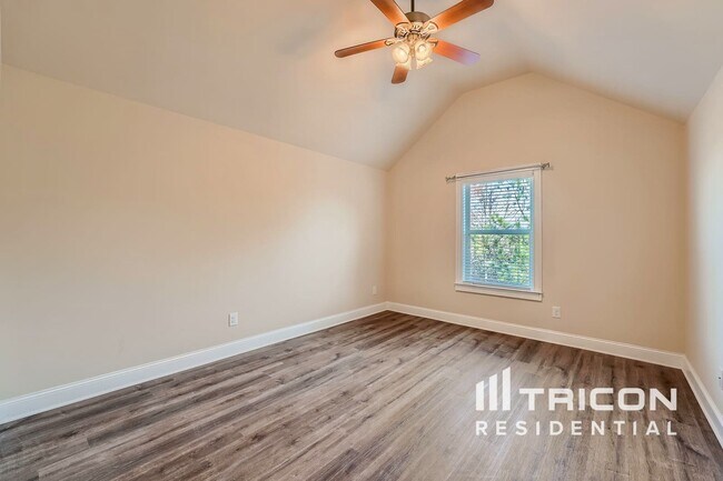 Photo - 296 Prescott Dr