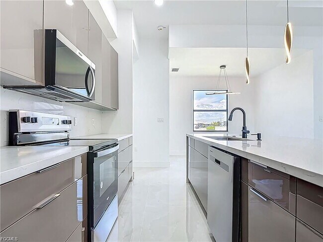 Photo - 323 NE 19th Terrace