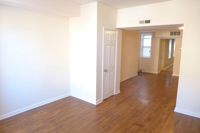 Building Photo - 512 S Wolfe St