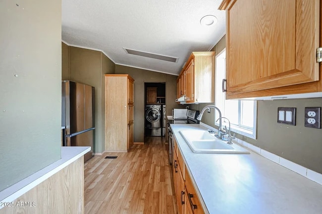 Photo - 118 W Leann Ln