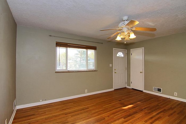 Photo - 955 Hillview Dr