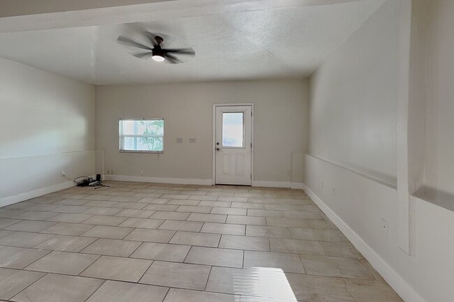 Photo - 3801 1/2 W Palmira Ave