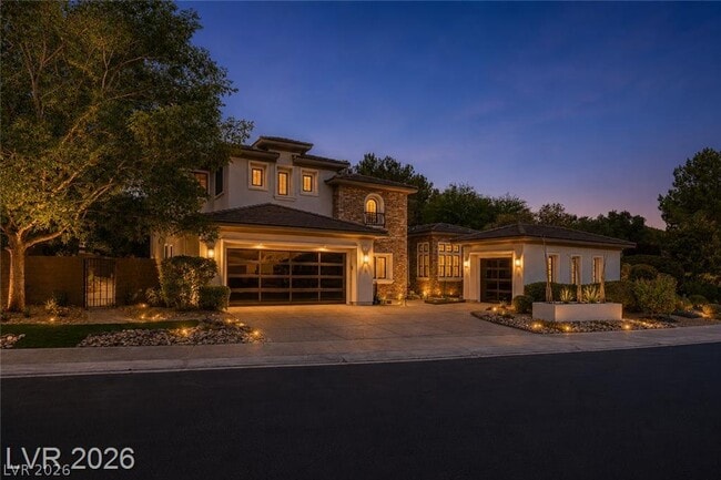 29 Desert Highlands Dr