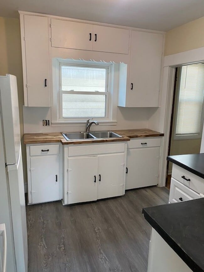 Building Photo - Spacious and beautifully remodeled 5 bed 2 bathroom home