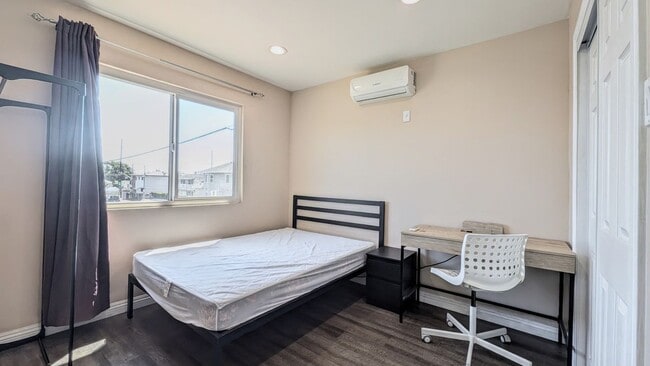 Photo - 1299 W 37th Dr Unit 2