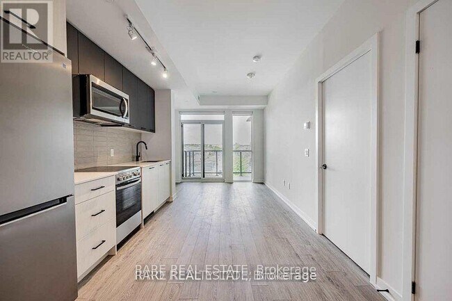 Photo - 2300 St Clair Ave W Unité 415