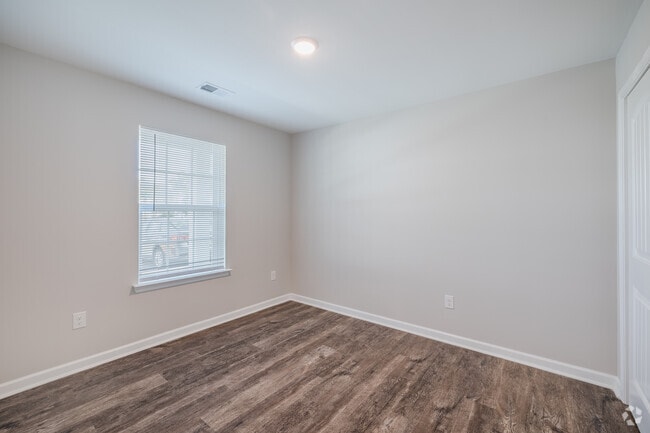 2BR, 2BA - 1,098SF - Secondary Bedroom