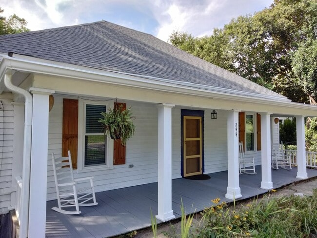 Building Photo - Totally Remodeled 2 Bedroom 1 Bath House-F...