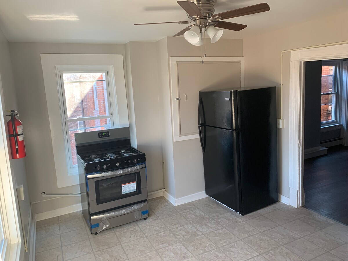 Kitchen - 551 Main St Unit 1