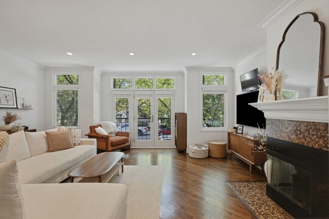 Photo - 2718 N Southport Ave