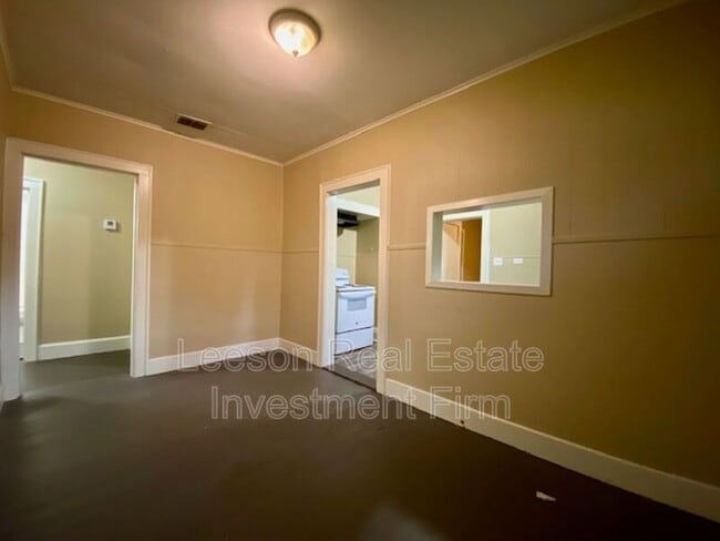 Photo - 636 W 72nd St