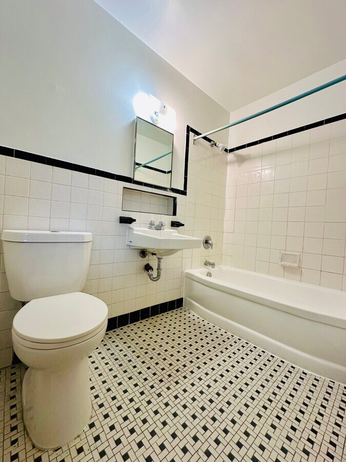 Photo - 2353 PARKTOWERS APARTMENTS