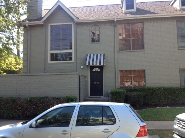 Vista de frente - 2222 Hopkins St