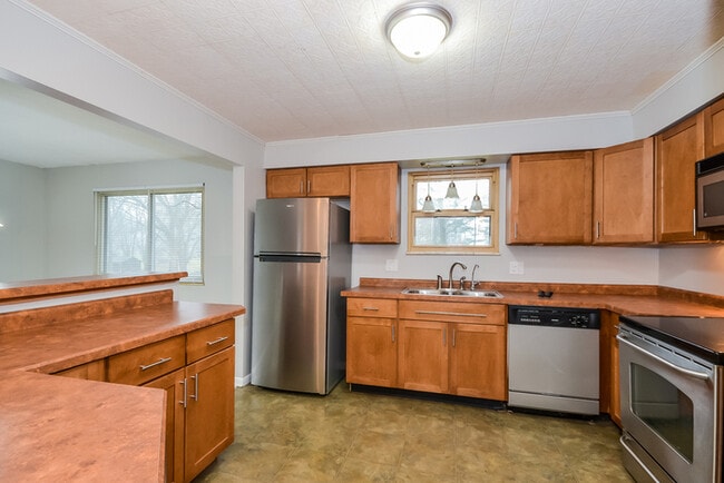 Photo - 8505 Goldfinch Way