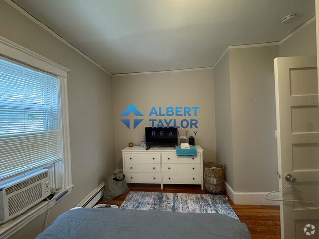 Building Photo - 8 Chapman Pl Unit 2 Rental