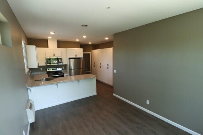 Photo - 465 16th St SE