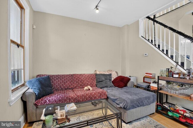 Photo - 2528 Waverly St