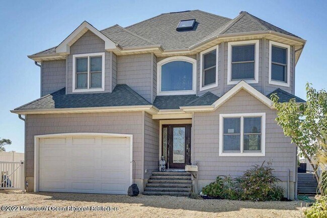 2023 Bay Blvd