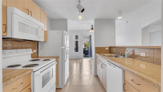 Photo - 533 NE 3rd Ave Unidad 140