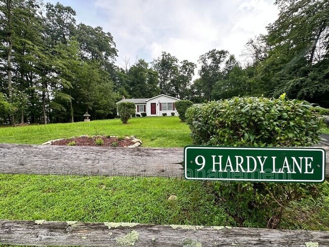 Building Photo - 9 Hardy Ln