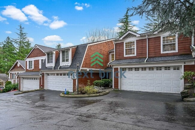 Building Photo - Spacious & Convenient Home in the Heart of Bellevue