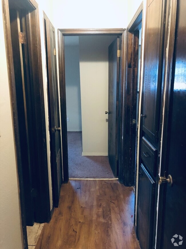 Building Photo - Adorable Duplex near Sky Ranch! Rental