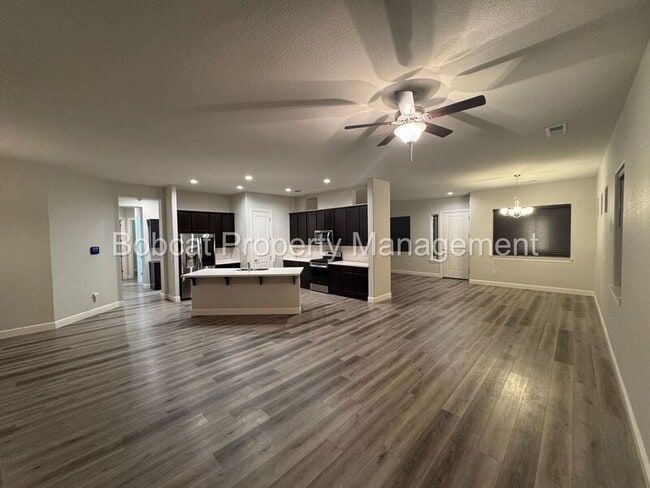 Photo - 925 Cranfield Ct