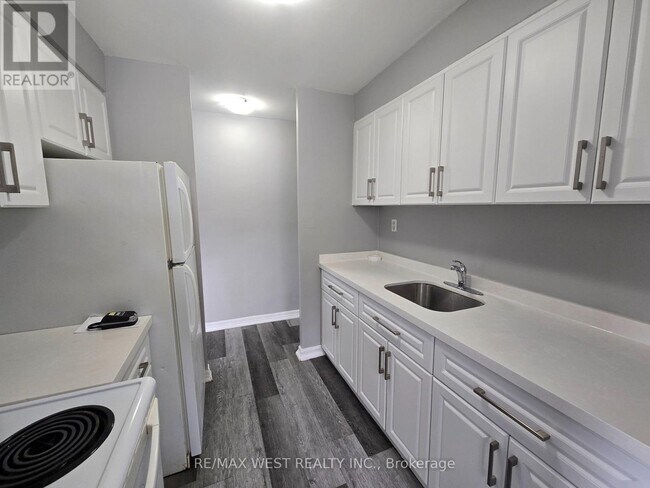 Photo - 80 William St W Unit 1