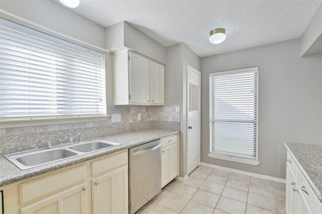 Building Photo - 4831 Bridgemont Ln