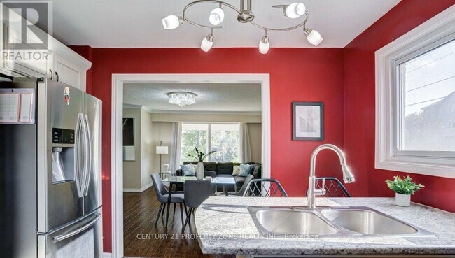 Photo - 304 Fernwood Ave