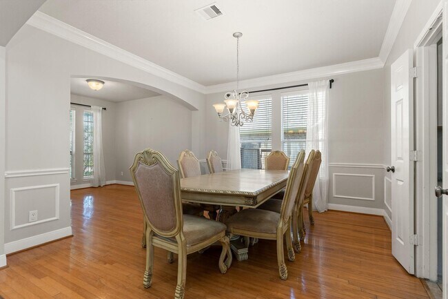Building Photo - 3531 Shoreview Ln