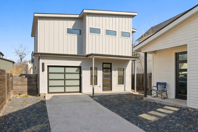 Photo - 2916 E 13th St