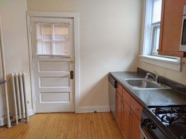 Photo - 914 Crain St Unit B-3S