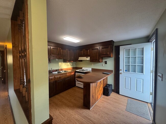 Building Photo - Cozy 2BR / 1BA Home with Spacious Layout