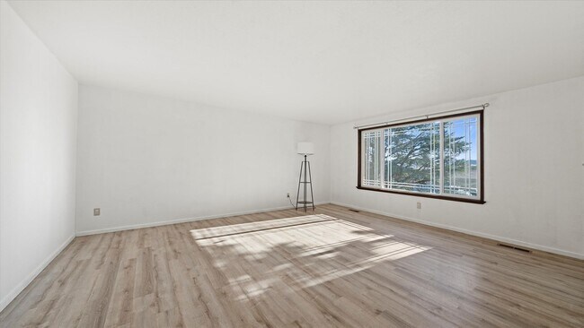 Photo - Stunning 4-Bedroom Modern Home in West Richland