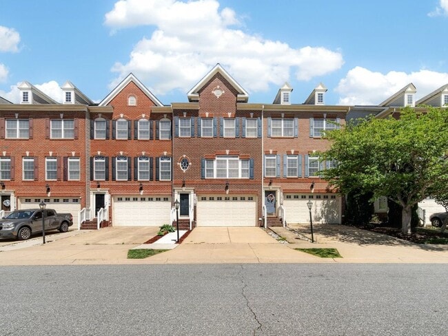 Building Photo - Exquisite Townhouse in Orchard Run Germantown