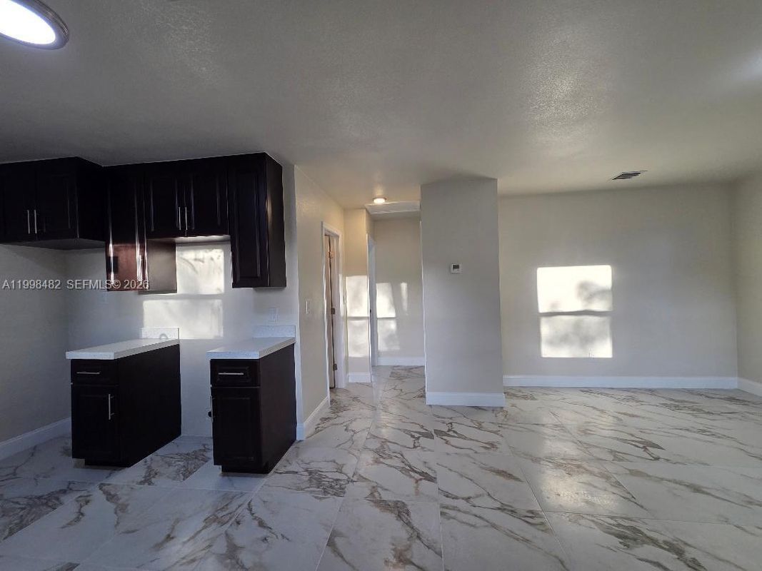 Photo - 295 NW 48th St Unidad 0