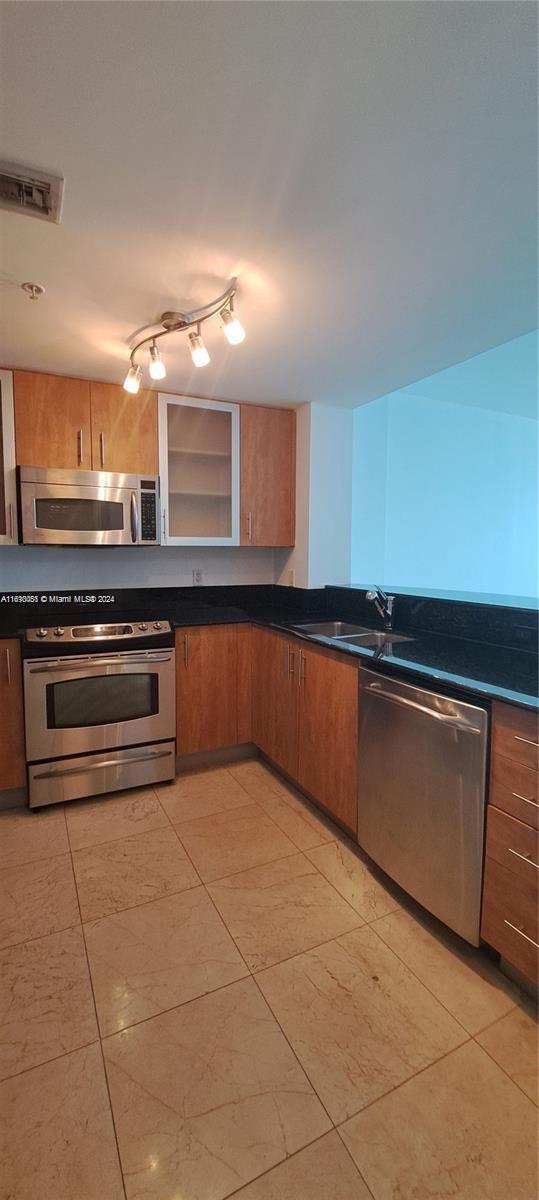 Building Photo - 7900 Harbor Island Dr Rental