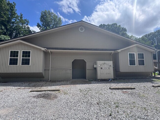 Building Photo - 2 bedroom, 1 bathroom apartment in Wickliffe Unit #2